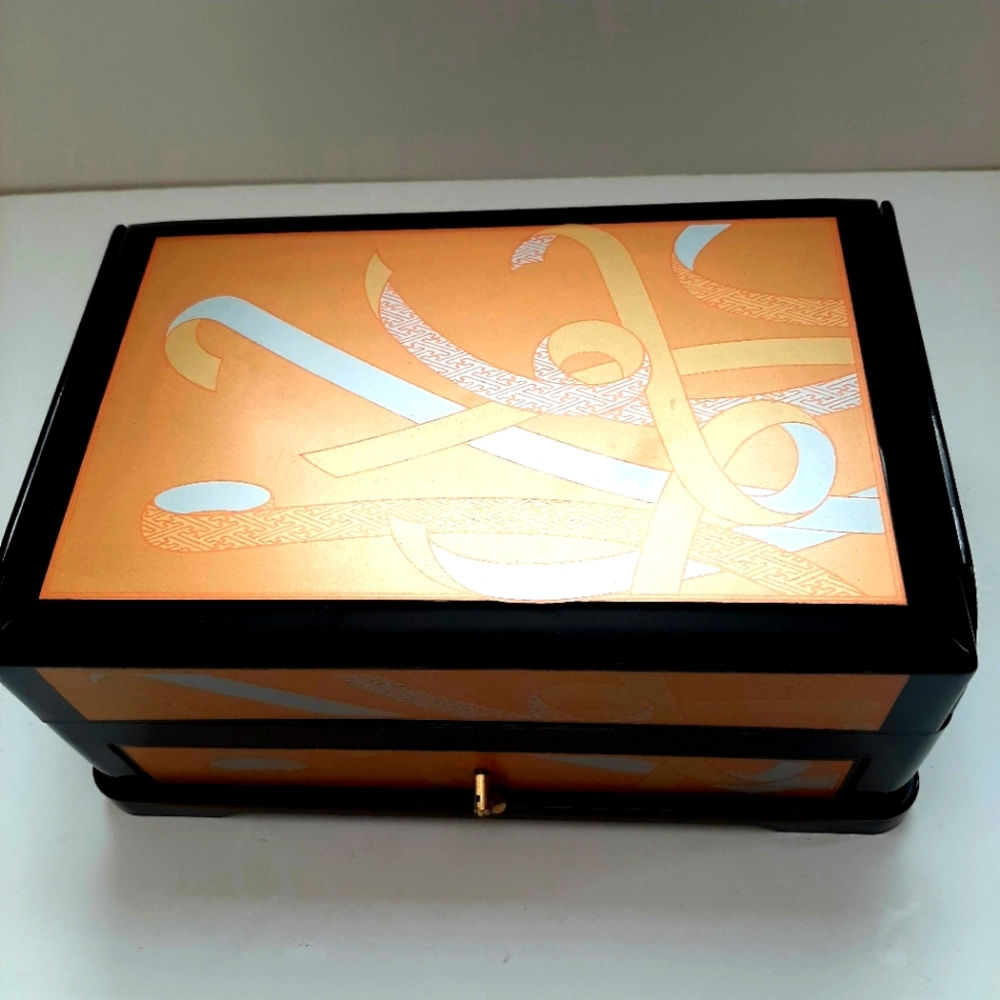 Musical Cosmetic/Jewelry Box